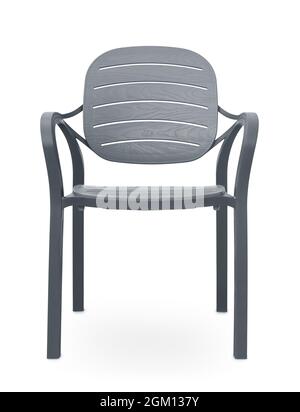 Vorderansicht des grauen Plastiksessels isoliert auf weiß Stockfoto