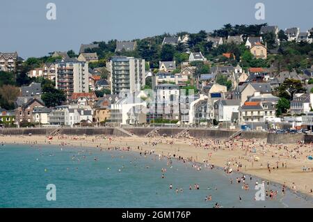 FRANKREICH. BRETAGNE. COTES D'ARMOR (22) PLENEUF-VAL ANDRE.DER GROSSE STRAND. (BILD NICHT VERFÜGBAR FÜR KALENDER ODER POSTKARTE) Stockfoto