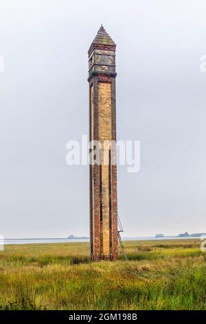 Rampside Leading Light, auch bekannt als „The Needle“, ist ein Leading Light (Navigationsfeuer), das sich im Rampside-Gebiet von Barrow-in-Furness, Cumbria, befindet. Stockfoto