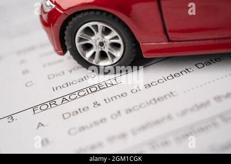 Auto auf Versicherung Anspruch Unfall Form, Auto Darlehen, Versicherung und Leasing Zeit Konzepte. Stockfoto