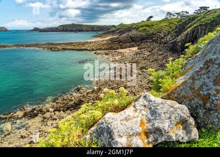 Die Küste bei Rothéneuf, Saint Malo, Bretagne, Frankreich | die Küste von Rothéneuf, Saint Malo, Bretagne, Frankreich Stockfoto