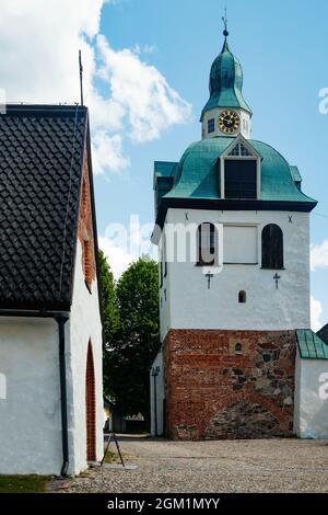 Schöner Glockenturm der Kathedrale von Porvoo in der Altstadt von Porvoo Stockfoto