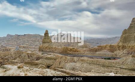 Makran Coastal Highway entlang der Küste des Arabischen Meeres von Karachi nach Gwadar in der Provinz Balochistan. Selektiver Fokus Stockfoto