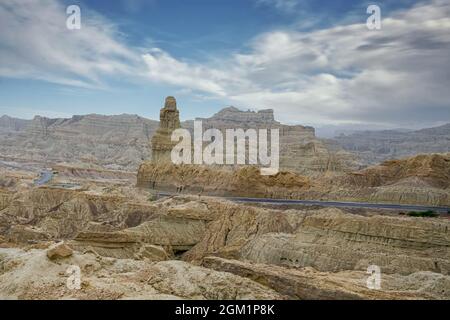 Makran Coastal Highway entlang der Küste des Arabischen Meeres von Karachi nach Gwadar in der Provinz Balochistan. Selektiver Fokus Stockfoto