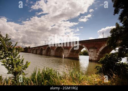 Le Pont Napoléon, Steinbrücke über den Fluss Garonne, Moissac, Département Tarn-et-Garonne, Frankreich Stockfoto