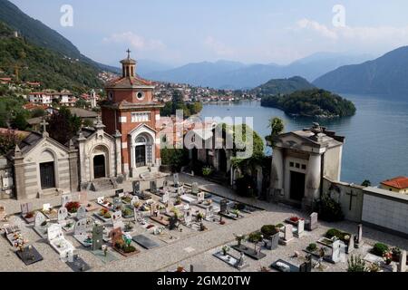 Friedhof Sala Comacina mit Blick auf den Comer See und die Insel Comacina in Sala Comacina, Italien Stockfoto