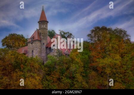 Castle Rock Castle NY - Castle Rock ein verstecktes Schloss in New York. Es ist der Nachlass des ehemaligen Präsidenten der Illinois Central Railroad William H. Osborn in G Stockfoto