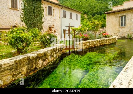 Das Dorf Rasiglia, auch das 'Venedig Umbriens' genannt, Foligno, Umbrien, Italien Stockfoto