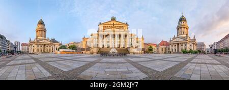 Panorama des Gendarmenmarktes, berühmt für seine Architektur, Berlin, Deutschland Stockfoto