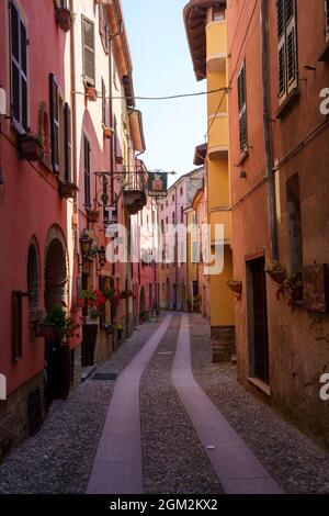 Straße von Garbagna, historische Stadt in der Provinz Alessandria, Piemont, Italien Stockfoto