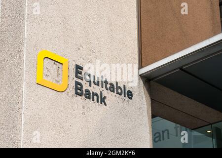 Toronto, Kanada-25. August 2021: EQ Bank unterzeichnet am Hauptsitz in Toronto, Kanada. Stockfoto