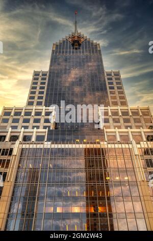 Mutual of America - Blick auf die Fassade des Wolkenkratzers in Midtown Manhattan in New York City. Gegründet im Jahr 1945, ist es auf dem Forbes 500 LIS Stockfoto