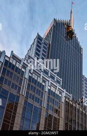 Mutual of America NYC - Blick auf die Fassade des Wolkenkratzers in Midtown Manhattan in New York City. Gegründet im Jahr 1945, ist es auf der Forbes 500 Stockfoto