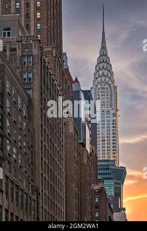 Das Chrysler Building NYC - Blick auf das Wahrzeichen des Chrysler Building, das während des Sonnenuntergangs im Midtowm Manhattan, New York City, stattfindet. T Stockfoto