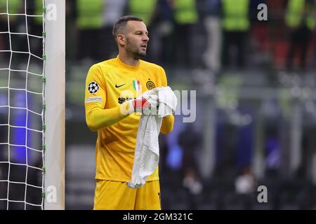 Mailand, Italien. September 2021. Samir Handanovic vom FC Internazionale während der UEFA Champions League 2021/22 Gruppenphase - Gruppe-D-Fußballspiel zwischen FC Internazionale und Real Madrid CF im Giuseppe-Meazza-Stadion, Mailand, Italien am 15. September 2021 Quelle: Independent Photo Agency/Alamy Live News Stockfoto