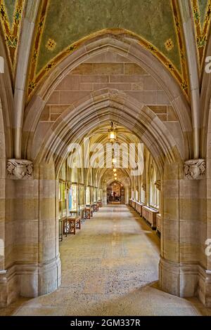 Yale University Cloister Flary -Collegiate Gothic Architektur Stil Kreuzgang innerhalb der Sterling Memorial Library Stockfoto