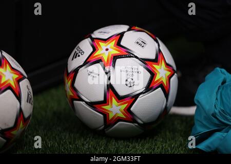 Offizieller Adidas Champions League Matchball während der UEFA Champions League 2021/22 Gruppenphase - Gruppe-D-Fußballspiel zwischen FC Internazionale und Real Madrid CF am 15. September 2021 im Giuseppe Meazza Stadium, Mailand, Italien Stockfoto