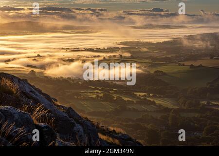 Wolkeninversion im Lyhner Tal Bodmin Moor Cornwall Stockfoto