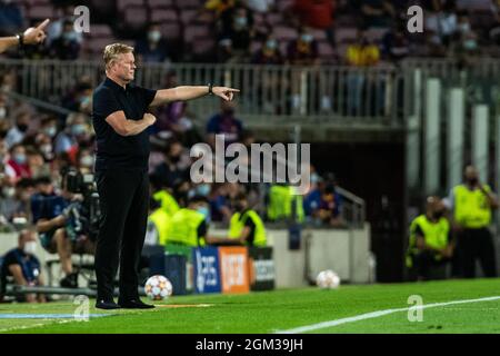 Ronald Koeman, Cheftrainer des FC Barcelona, Gesten während der UEFA Champions League, des Fußballspiels zwischen dem FC Barcelona und Bayern München Stockfoto
