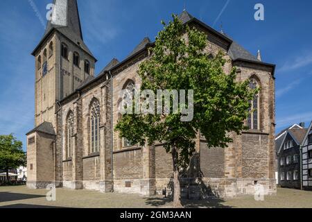 Deutschland, Mettmann, Bergisches Land, Niederbergisches Land, Niederberg, Rheinland, Nordrhein-Westfalen, NRW, katholische St.-Lambertus-Kirche am Marktplatz Stockfoto