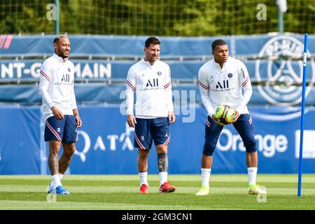 Neymar Jr., Lionel Messi und Kylian Mbappe von PSG während einer Trainingseinheit im Camp des Loges Paris Saint-Germain. Stockfoto