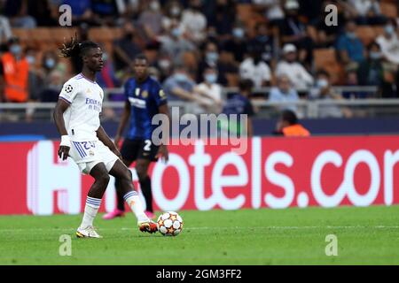 Eduardo Camavinga von Real Madrid CF kontrolliert den Ball während des UEFA Champions League-Spiel der Gruppe D zwischen dem FC Internazionale und dem FC Real Madrid. Stockfoto