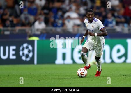 David Alaba vom FC Internazionale kontrolliert den Ball während des UEFA Champions League-Spiel der Gruppe D zwischen dem FC Internazionale und dem Real Madrid FC. Stockfoto