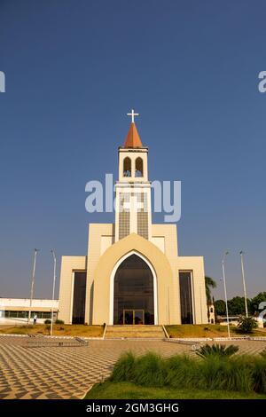 Paróquia de São Benedito. Fassade der Gemeinde São Benedito an einem klaren und sonnigen Tag mit dem blauen Himmel im Hintergrund. Stockfoto