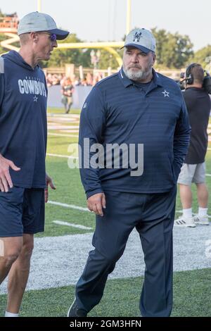 Dallas Cowboys Cheftrainer Mike McCarthy bei den Warmups vor dem Pro Football Hall of Fame-Spiel im Tom Benson Hall of Fame Stadium, Donnerstag, den Stockfoto
