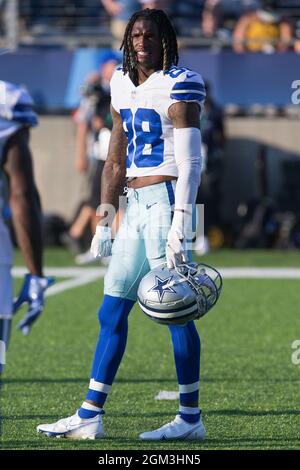 CeeDee Lamb (88), Breitempfänger der Dallas Cowboys, bei den Warmups vor dem Spiel der Pro Football Hall of Fame im Tom Benson Hall of Fame Stadium am Donnerstag Stockfoto