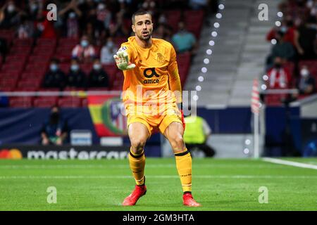 Madrid, Spanien. September 2021. Diogo Costa von Porto ist während des UEFA Champions League-, Gruppe B-, Fußballspiels zwischen Atletico de Madrid und FC Porto am 15. September 2021 im Wanda Metropolitano-Stadion in Madrid, Spanien Credit: Independent Photo Agency/Alamy Live News Stockfoto