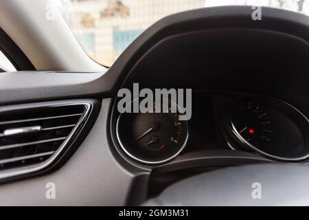 Nahaufnahme der Klimaanlage im modernen Auto Stockfoto