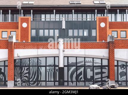 Charleroi, Belgien - Juni 2021: Stade du Pays de Charleroi, Heimat des Royal Charleroi Sporting Club Stockfoto