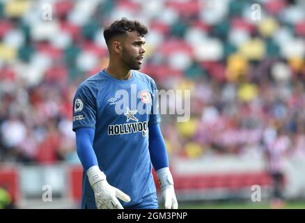 David Raya von Brentford während des Premier League-Spiels zwischen Brentford und Brighton und Hove Albion im Brentford Community Stadium , London , Großbritannien - 11. September 2021 - nur zur Verwendung von Photo Simon Dack/Tele Images Editorial. Kein Merchandising. Für Fußballbilder gelten Einschränkungen für FA und Premier League. Keine Nutzung von Internet/Mobilgeräten ohne FAPL-Lizenz. Weitere Informationen erhalten Sie von Football Dataco Stockfoto
