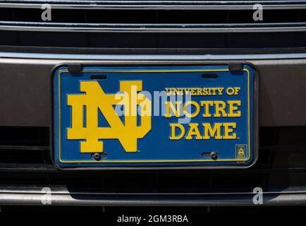 Ein Kfz-Kennzeichen der University of Notre Dame in Santa Fe, New Mexico. Stockfoto