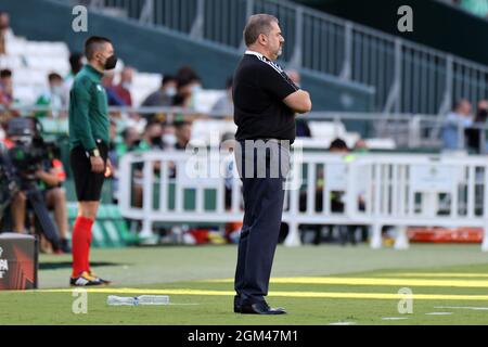 Sevilla, Sevilla, Spanien. September 2021. Ange Postecoglou, Cheftrainer des FC Celtic während des UEFA Europa League Group G-Etappensiegs zwischen Real Betis und dem FC Celtic am 16. September 2021 im Benito Villamarin-Stadion in Sevilla, Spanien. (Bild: © Jose Luis Contreras/DAX via ZUMA Press Wire) Stockfoto