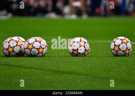 Mailand, Italien. September 2021. Die Spielbälle bereiten sich auf das UEFA Champions League-Spiel zwischen Inter und Real Madrid bei Giuseppe Meazza in Mailand vor. (Foto: Gonzales Photo/Alamy Live News Stockfoto