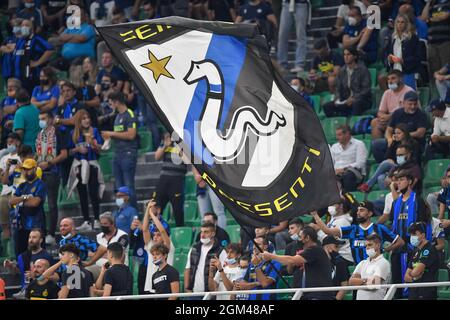 Mailand, Italien. September 2021. Fußballfans von Inter gesehen während des UEFA Champions League-Spiels zwischen Inter und Real Madrid bei Giuseppe Meazza in Mailand. (Foto: Gonzales Photo/Alamy Live News Stockfoto