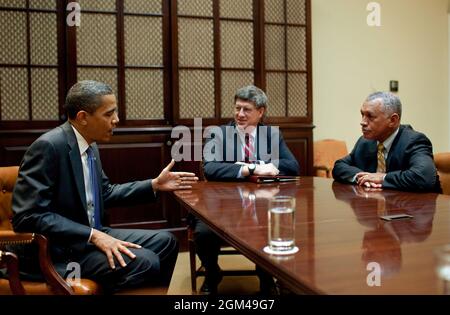 Präsident Barack Obama Morgentreffen und CAFÉ Standards Rose Garden Veranstaltung Dienstag, 19. Mai 2009. Offizielles Foto des Weißen Hauses von Pete Souza. Stockfoto