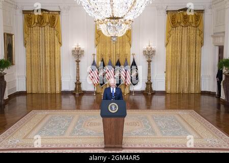 Washington, Usa. September 2021. Präsident Joe Biden hält am Donnerstag, den 16. September 2021, im Ostsaal des Weißen Hauses in Washington, DC, Bemerkungen zur Wirtschaft. Foto von Sarah Silbiger/UPI Credit: UPI/Alamy Live News Stockfoto