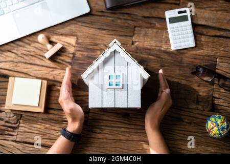 Versicherungsvertreter Oder Berater Kauf Von Immobilien Haus Stockfoto