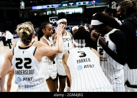 Chicago, Usa. September 2021. Chicago Sky Postgame Huddle nach dem Verlust an die Washington Mystics am 12. September - Wintrust Arena Credit: SPP Sport Press Foto. /Alamy Live News Stockfoto