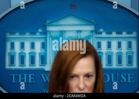 Jen Psaki, die Pressesprecherin des Weißen Hauses, hält am Donnerstag, den 16. September 2021, im Rahmen einer Pressekonferenz im Weißen Haus in Washington, DC, eine Rede. Kredit: Rod Lampey/CNP Stockfoto