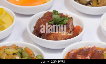 Set Menü Gericht für heiße und würzige Sri Lanka Stil Huhn Biryani. Close up. Stockfoto