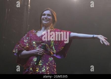 Newport, Großbritannien. September 2021. Die englische Sängerin, Songwriterin und Model Sophie Michelle Ellis-Bextor spielt live auf der Bühne des Isle of Wight Festivals in Newport. Kredit: SOPA Images Limited/Alamy Live Nachrichten Stockfoto