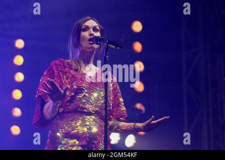 Newport, Großbritannien. September 2021. Die englische Sängerin, Songwriterin und Model Sophie Michelle Ellis-Bextor spielt live auf der Bühne des Isle of Wight Festivals in Newport. (Foto von Dawn Fletcher-Park/SOPA Images/Sipa USA) Quelle: SIPA USA/Alamy Live News Stockfoto