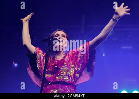 Newport, Großbritannien. September 2021. Die englische Sängerin, Songwriterin und Model Sophie Michelle Ellis-Bextor spielt live auf der Bühne des Isle of Wight Festivals in Newport. (Foto von Dawn Fletcher-Park/SOPA Images/Sipa USA) Quelle: SIPA USA/Alamy Live News Stockfoto