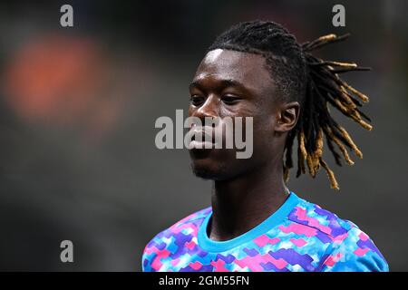 Mailand, Italien. 15. September 2021. Eduardo Camavinga vom Real Madrid CF schaut während des UEFA Champions League Fußballspiels zwischen dem FC Internazionale und dem Real Madrid CF auf. Kredit: Nicolò Campo/Alamy Live Nachrichten Stockfoto