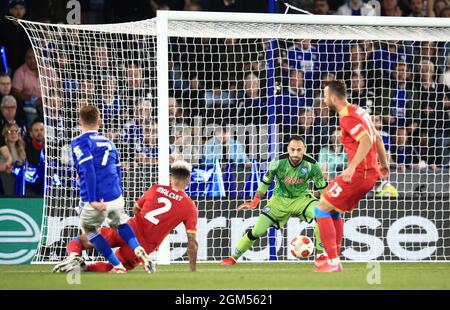 Leicester, Gbr. September 2021. Harvey Barnes von Leicester City erzielt sein zweites Tor nach David Ospina von Neapel während Leicester City gegen Neapel, UEFA Europa League Fußballspiel, King Power Stadion, Leicester, UK-16 September 2021 Credit: Michael Zemanek/Alamy Live News Stockfoto