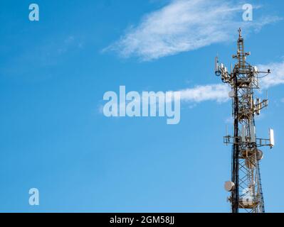 Kommunikationsturm-Antenne oder 3G-4G-Netzwerk Stockfoto